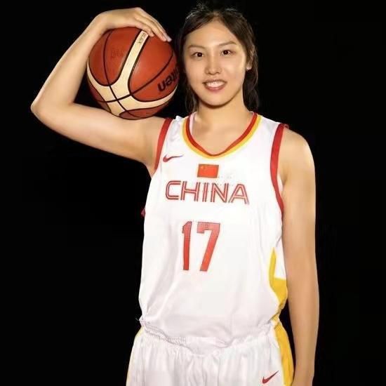 光溜溜美女图片素材高清大图